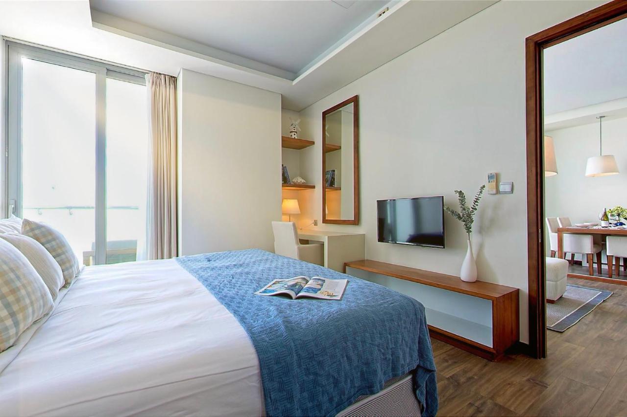 Stunning Apartments Across My Khe Beach ! Rooftop Pool & Gym Дананг Экстерьер фото