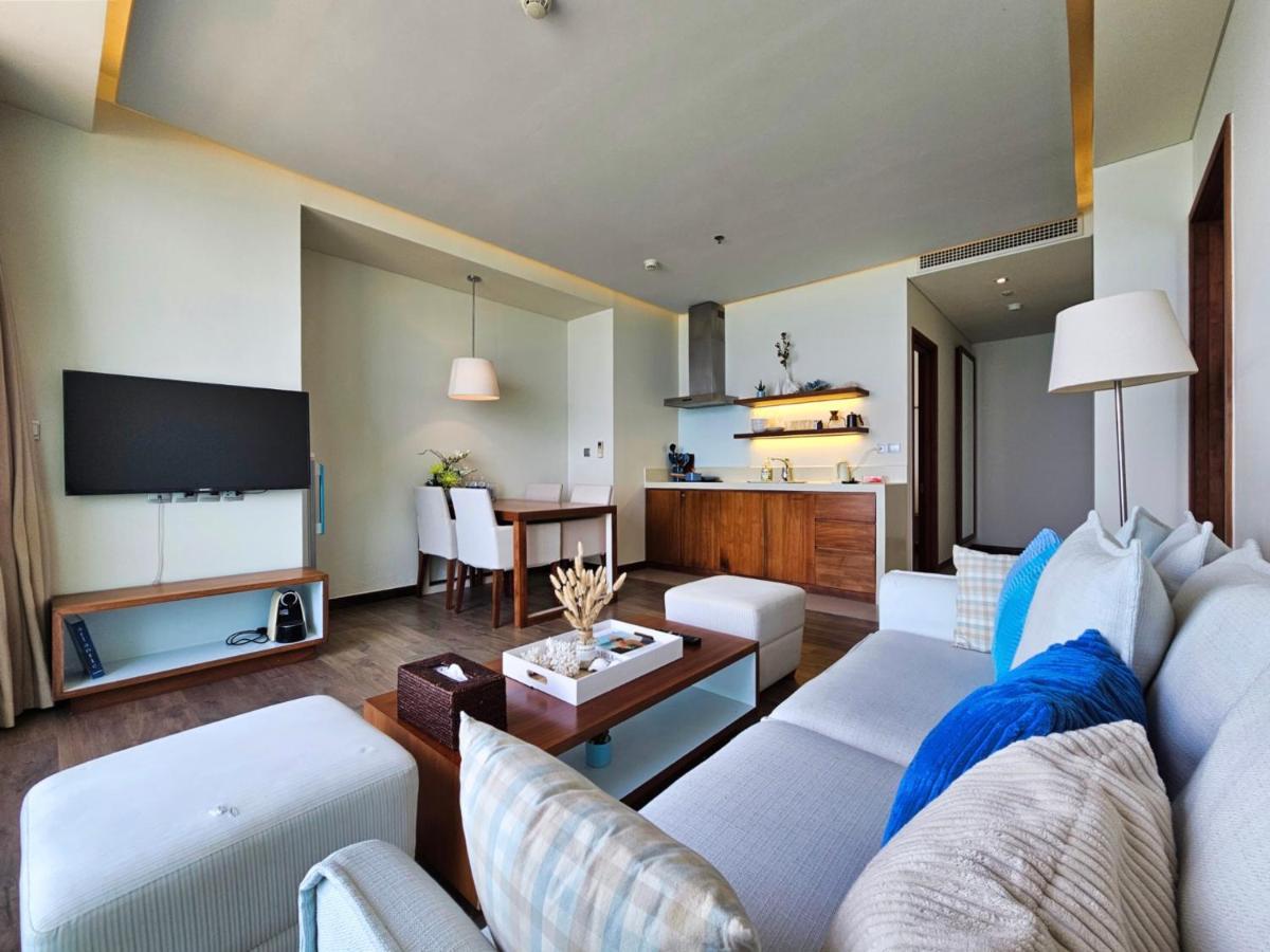 Stunning Apartments Across My Khe Beach ! Rooftop Pool & Gym Дананг Экстерьер фото