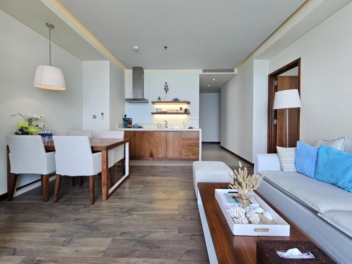 Stunning Apartments Across My Khe Beach ! Rooftop Pool & Gym Дананг Экстерьер фото