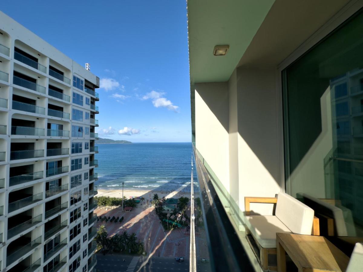 Stunning Apartments Across My Khe Beach ! Rooftop Pool & Gym Дананг Экстерьер фото