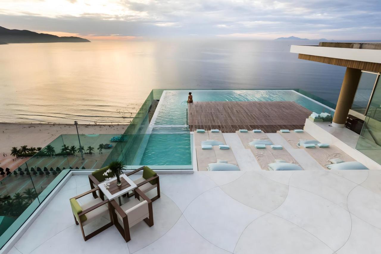 Stunning Apartments Across My Khe Beach ! Rooftop Pool & Gym Дананг Экстерьер фото