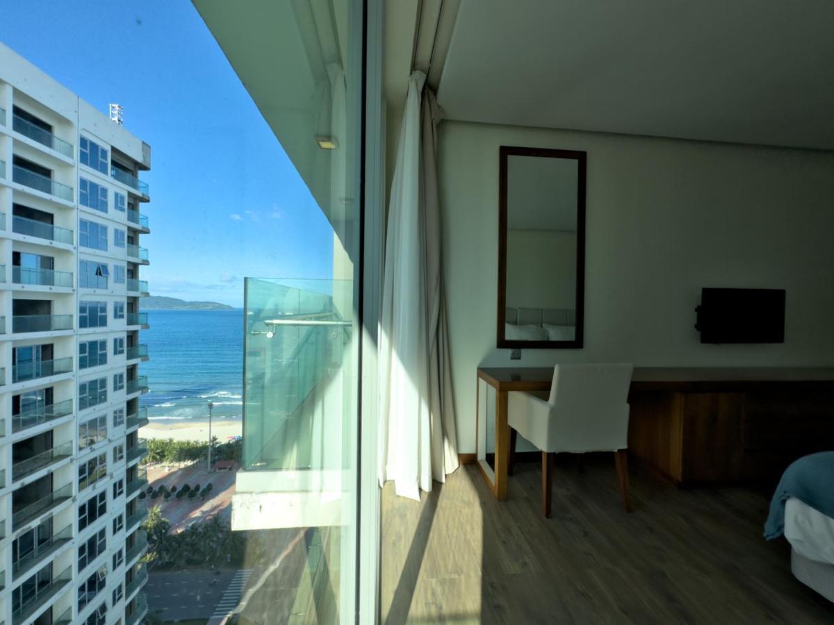 Stunning Apartments Across My Khe Beach ! Rooftop Pool & Gym Дананг Экстерьер фото