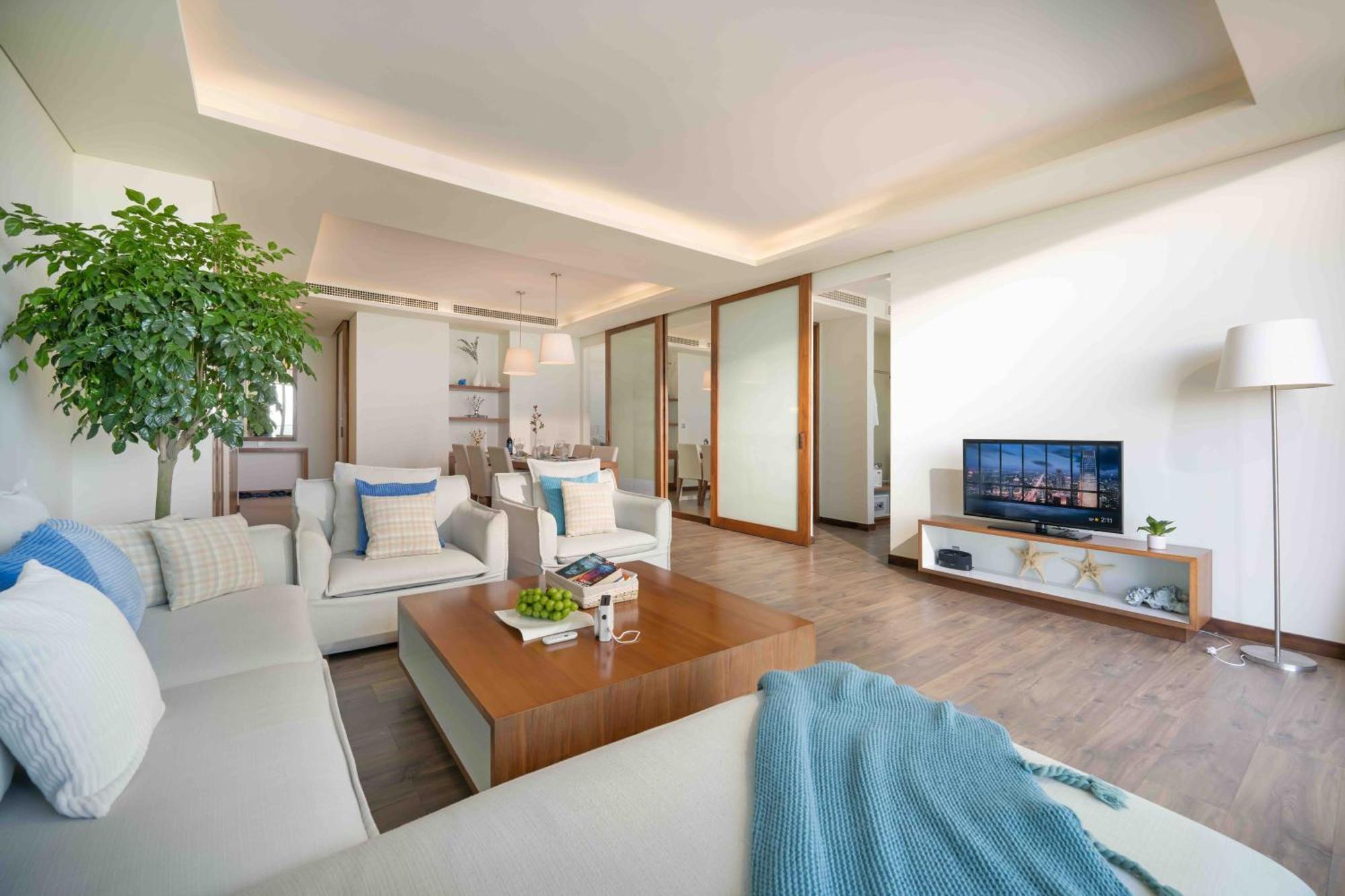 Stunning Apartments Across My Khe Beach ! Rooftop Pool & Gym Дананг Экстерьер фото